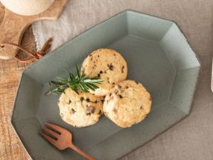 Alternative view of Angle｜壽山窯 八角大盤 復古灰綠