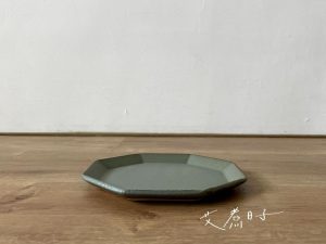 Alternative view of Angle｜壽山窯 八角方盤 復古灰綠