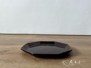 Alternative view of Angle｜壽山窯 八角方盤 古銅棕