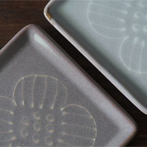 Kanesan|手繪小皿 - 赤褐花