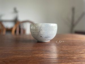 Alternative view of Mishima｜三島花紋 日本工匠手作 丸碗 (粉引白花)