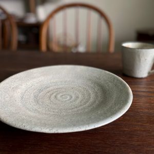 Alternative view of 金正陶器|姿月窯 24.5cm 圓皿 (錆梅花皮/釉面)