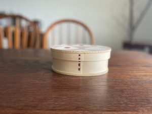 Alternative view of 日本工匠手作｜傳統曲木飯盒-淺色梅干飯糰 （附分隔版/束帶)