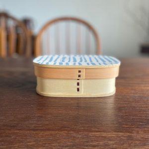 Alternative view of 日本工匠手作｜傳統曲木飯盒-藍紋四角 （附分隔版/束帶)