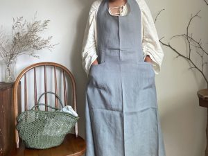 Alternative view of Horn Please｜印度手工 100%麻 柔美色系 繞脖圍裙 - 灰藍