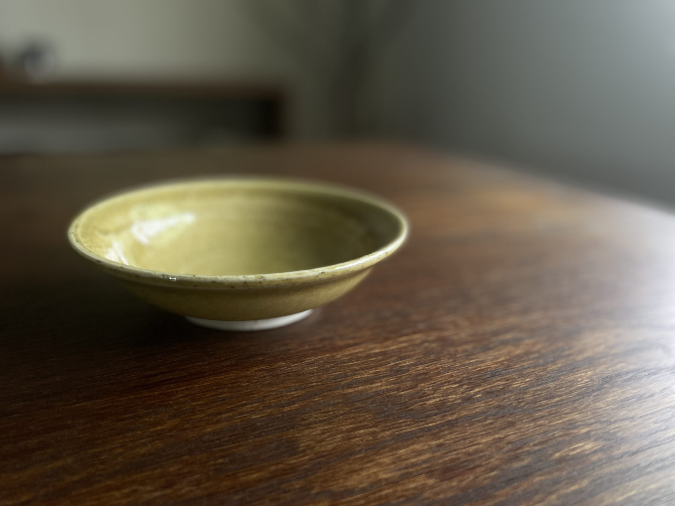 美濃焼／黄瀬戸平茶碗2枚／A06 瀬戸焼黄瀬戸平茶碗｜抹茶道具｜京なごみオンラインショップ