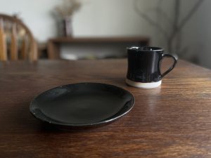 Heuge｜美濃燒 工匠手作 圓皿 - 瀬戸黒