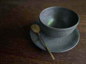 Hechimon ｜信樂燒 工匠手作 くし目墨黒 钵碟組