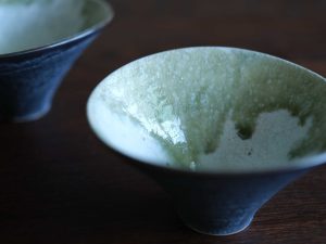 金正陶器｜姿月窯 灰釉流し朝顔鉢