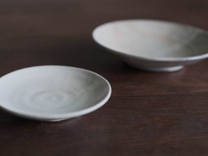 Alternative view of 南窯｜工藤工先生 圓皿 - 荒粉引
