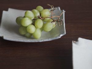 南窯|工藤工先生 隅切菓子皿 - 荒粉引