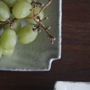 Alternative view of 南窯|工藤工先生 隅切菓子皿 - 荒粉引