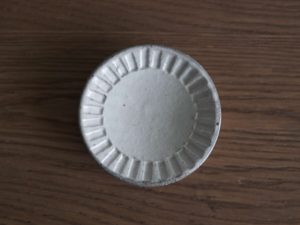 Alternative view of ヤマ兵製陶所｜しのぎ刻紋 小圓皿