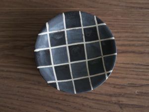 Alternative view of ヤマ兵製陶所｜市松 小圓皿