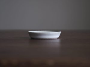 Alternative view of 殘雪｜平清水燒 青龍窯 残雪小皿