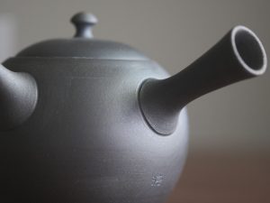 Alternative view of 常滑燒｜德太黑丸型急須