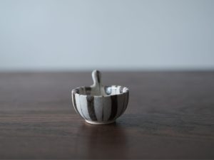 Alternative view of 六魯｜工匠手作 醬料小缽 (咖條紋)