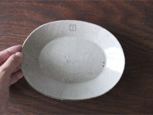 Alternative view of 六魯｜美濃燒 窯燒灰橢圓皿