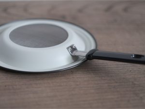 Alternative view of Yoshikawa 防濺/瀝油鍋蓋 (適合18-20cm鍋具)