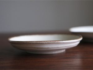 Alternative view of Brown Line｜美濃燒 圓皿S