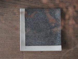 Alternative view of HECHIMON｜信樂燒 煙燻 白線方平皿