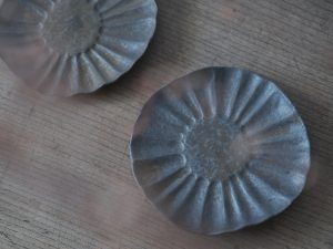 Alternative view of 藤原純_金環菊花皿