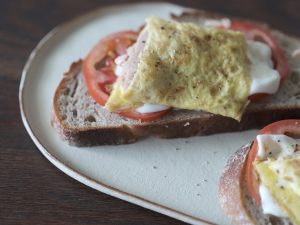 Alternative view of Blanc｜壽山窯 工匠手作 橢圓平盤 (香草)