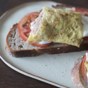 Alternative view of Blanc｜壽山窯 工匠手作 橢圓平盤 (香草)