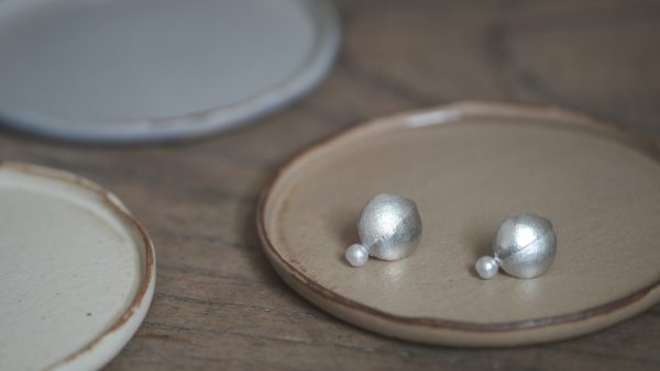 kohachiro｜日本手作錫飾品 雙色圓 棉珍珠 耳環