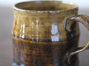 Alternative view of 河內啓_馬克杯_飴釉(琥珀)