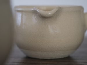 Alternative view of TOJIKI TONYA 伊賀燒溫潤小土鍋 - 奶油白