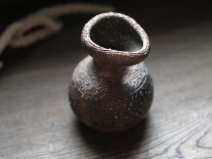 Alternative view of 信樂燒花器｜小口瓶