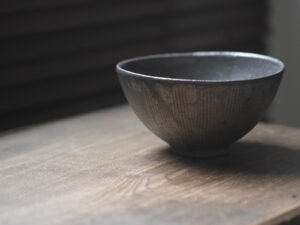 信樂燒飯碗｜錆釉直紋