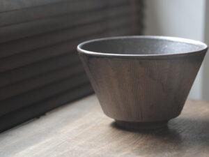 信樂燒大丼碗｜錆釉直紋