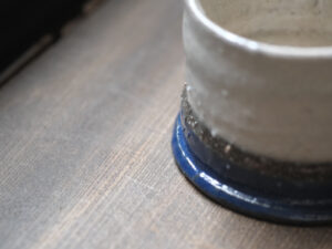 信樂燒馬克杯｜石爆紋掛釉 - 青岬寬底