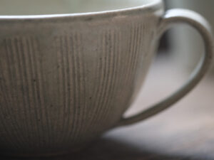 Alternative view of 信樂燒湯杯｜白釉刷紋