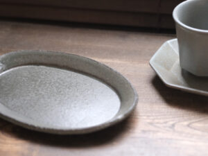 Alternative view of 信樂燒橢圓皿｜炭化釉